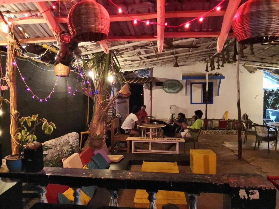 Hippie Hostel Анжуна Экстерьер фото