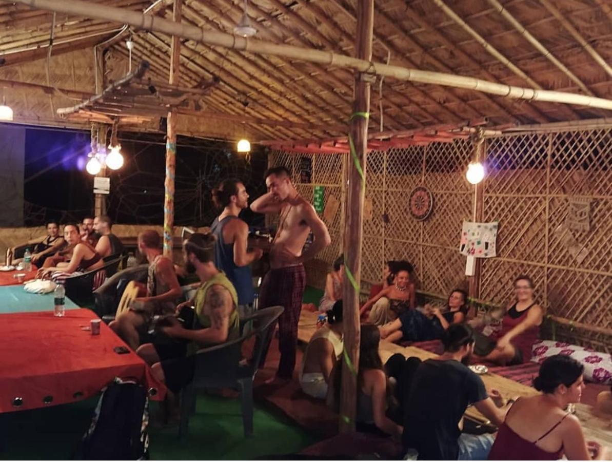 Hippie Hostel Анжуна Экстерьер фото