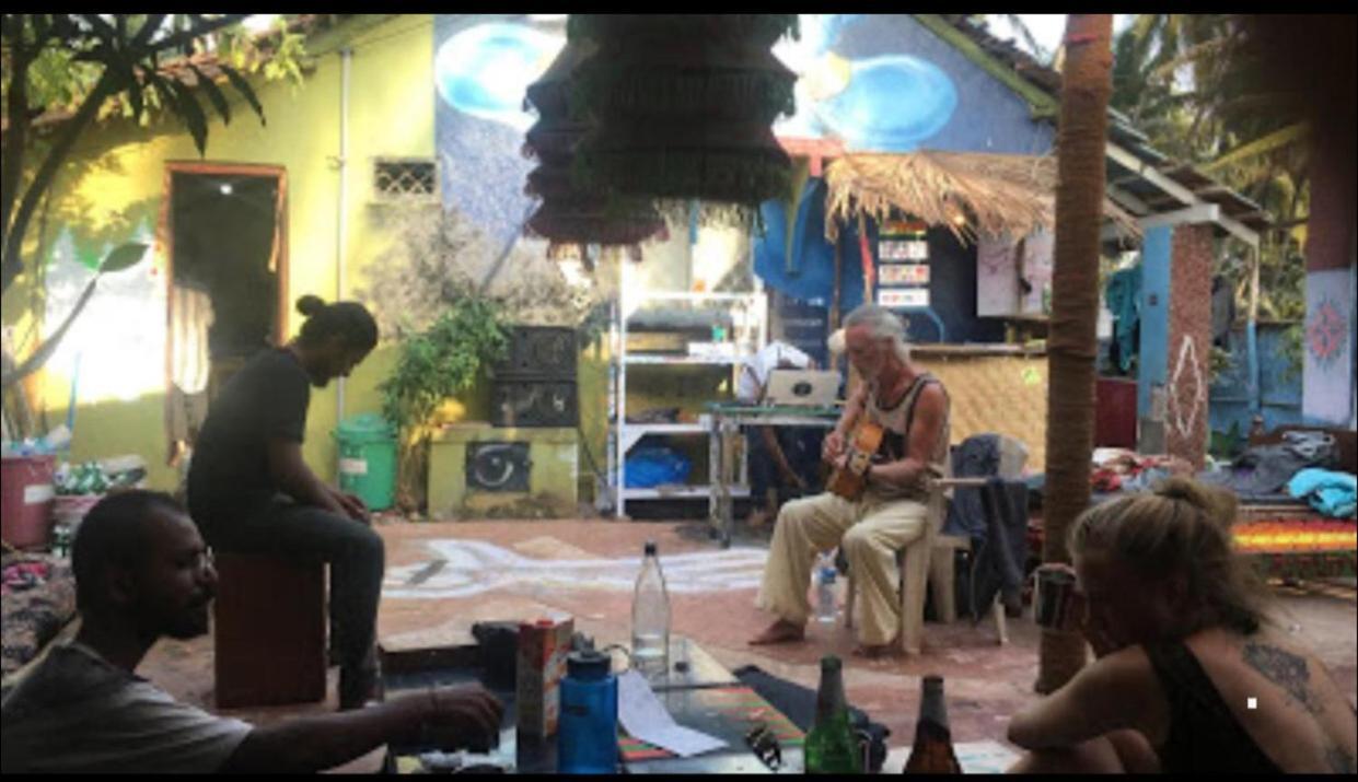 Hippie Hostel Анжуна Экстерьер фото