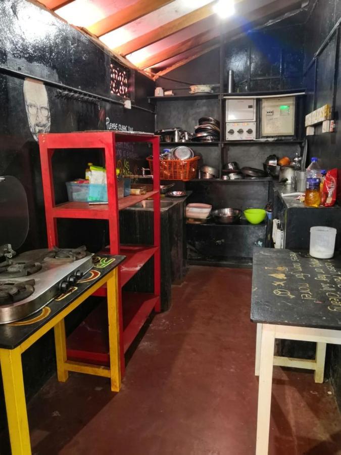 Hippie Hostel Анжуна Экстерьер фото