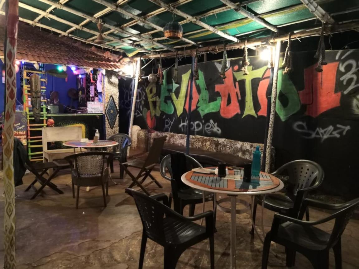 Hippie Hostel Анжуна Экстерьер фото