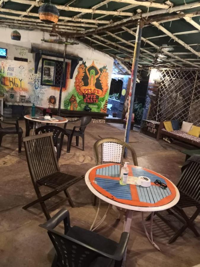 Hippie Hostel Анжуна Экстерьер фото